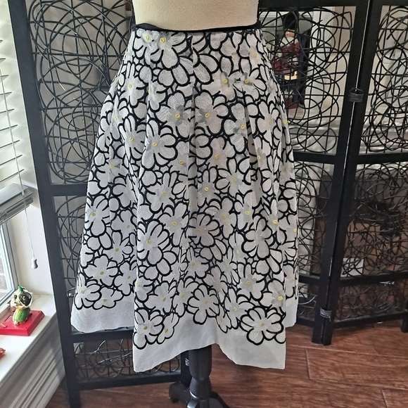 Talbots Petites Size 10P Daisy Circle Skirt Black and White - Picture 1 of 8